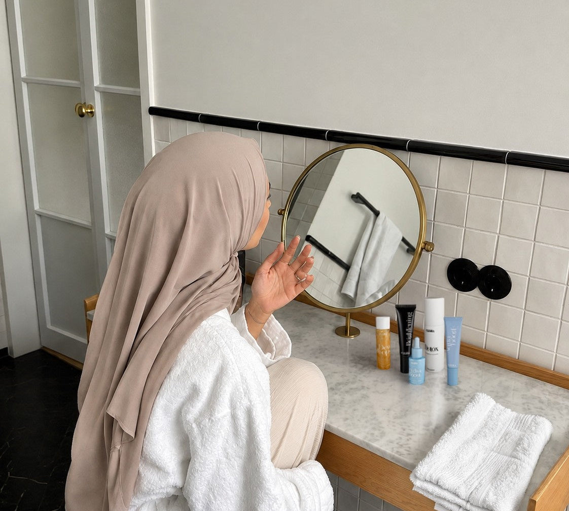 Thinking of Trying Tretinoin or Azelaic Acid? Meet the Sandwich Method First!