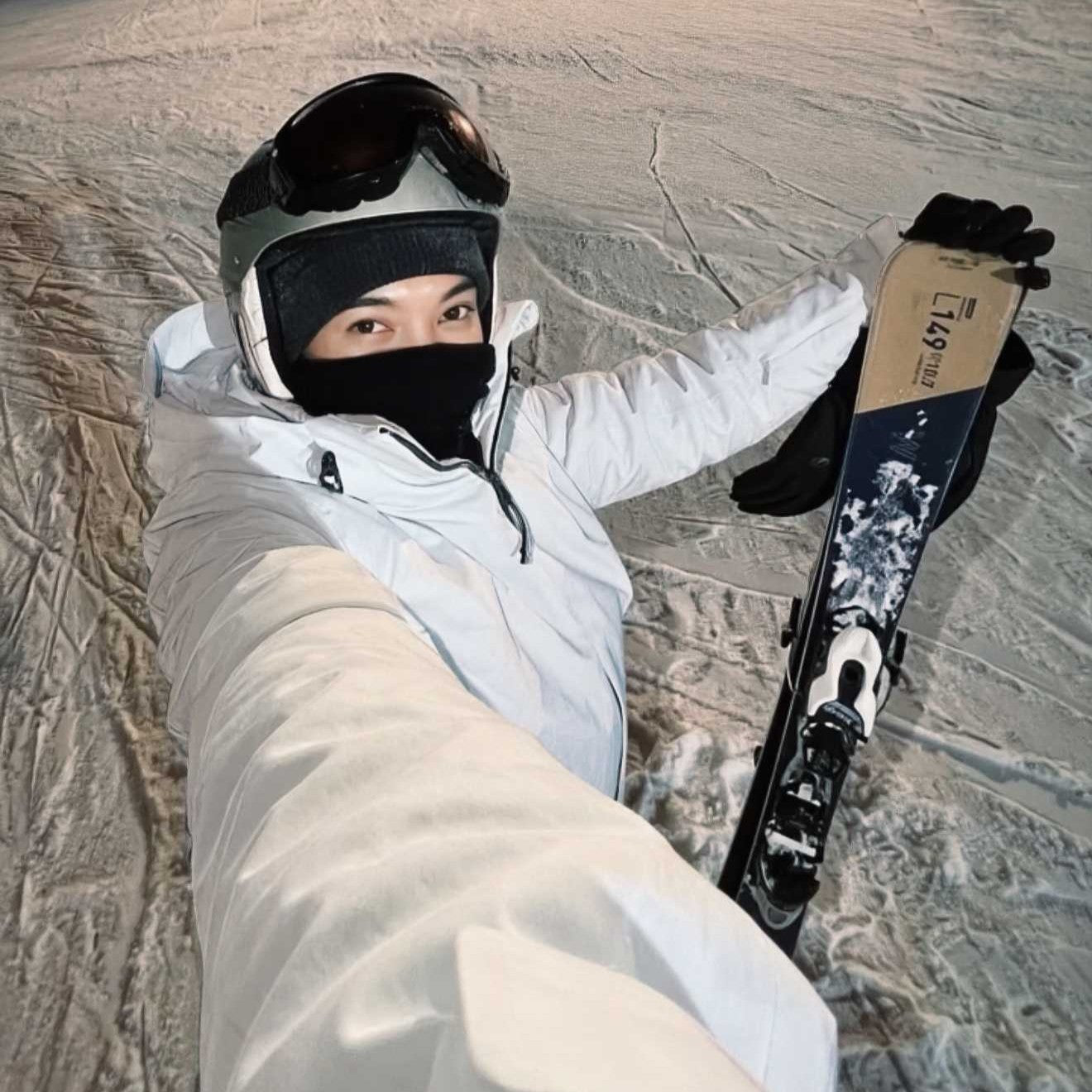 CUURA_Glow_Defense_Winter_Ski.jpg