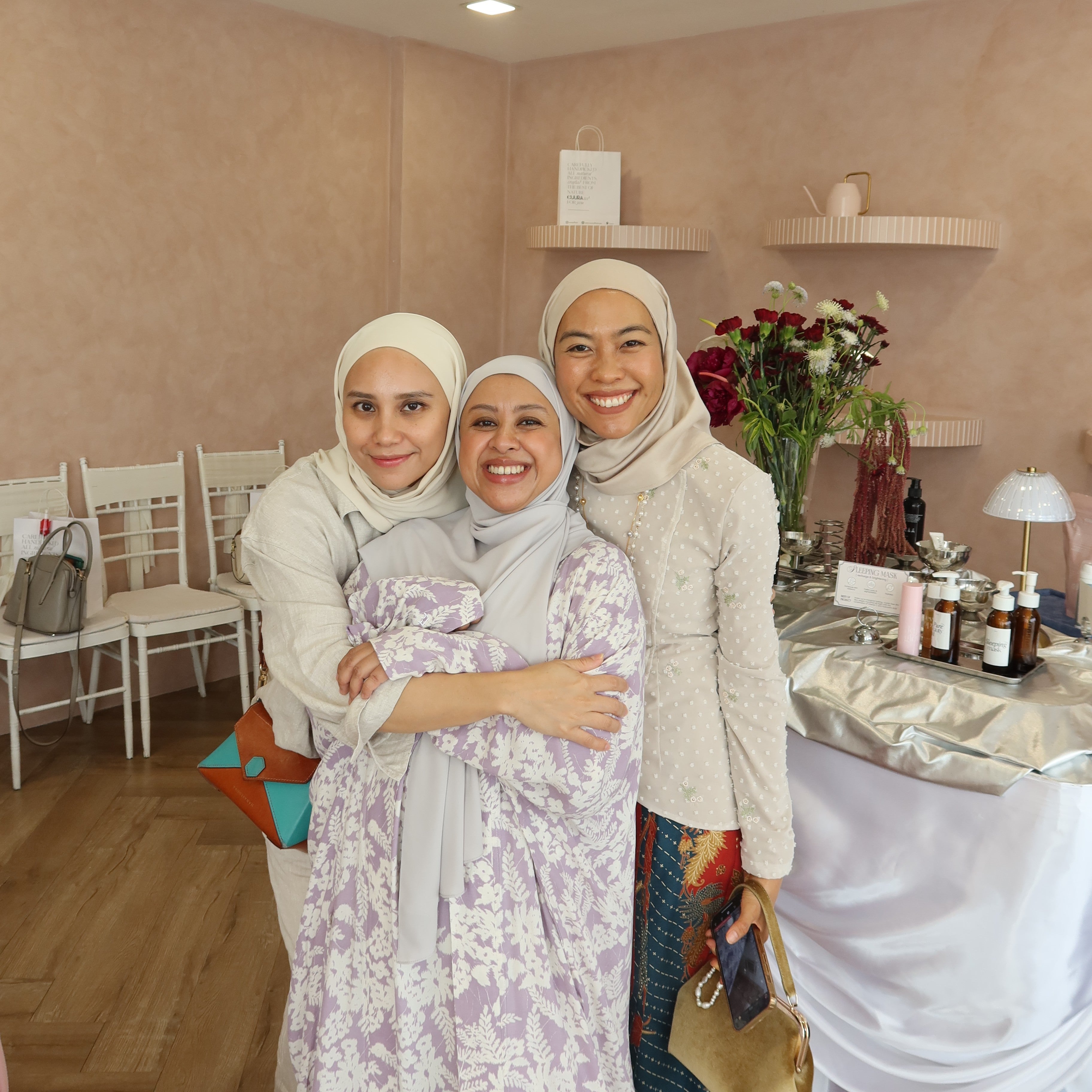 CUURA_SarahShahnor_HanaFedora_Sumi_CUURA_Skin_Spa.jpg