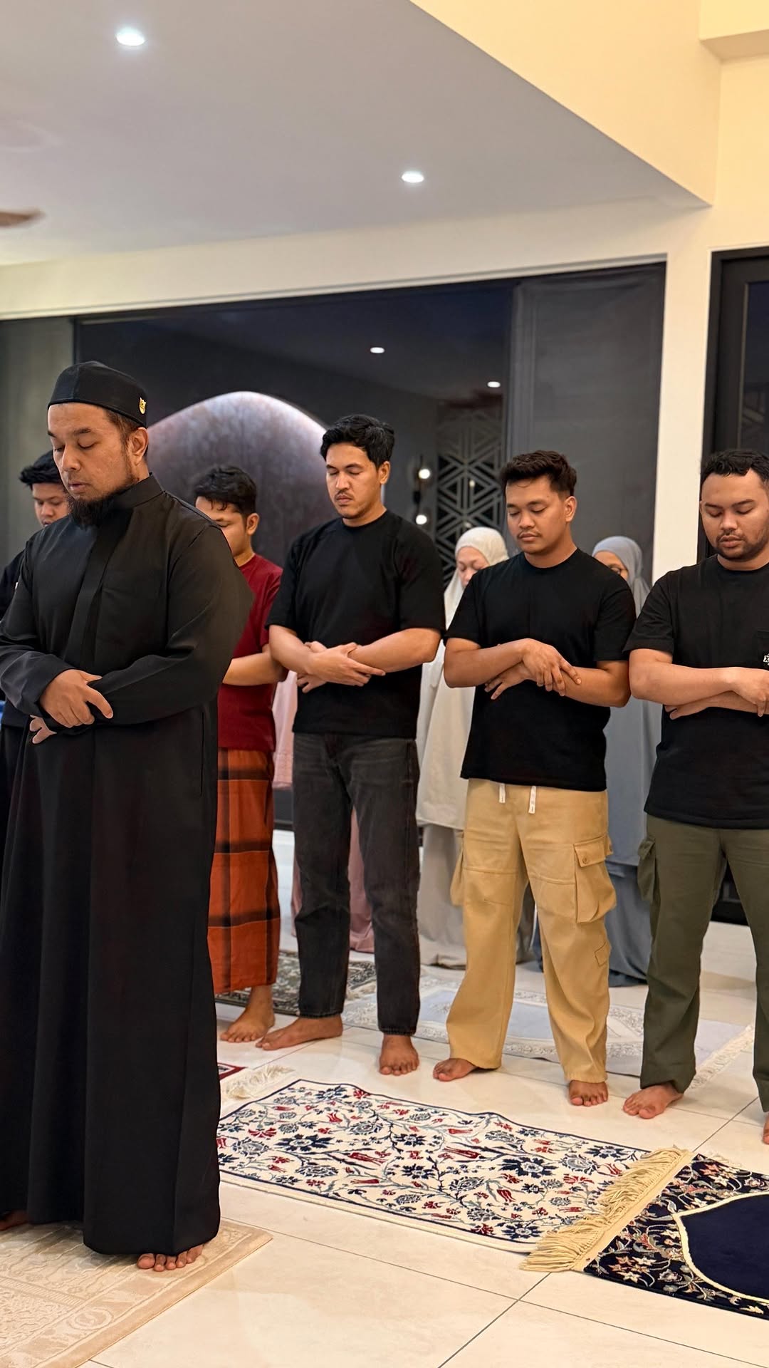 CUURA_Team_Prayer.jpg